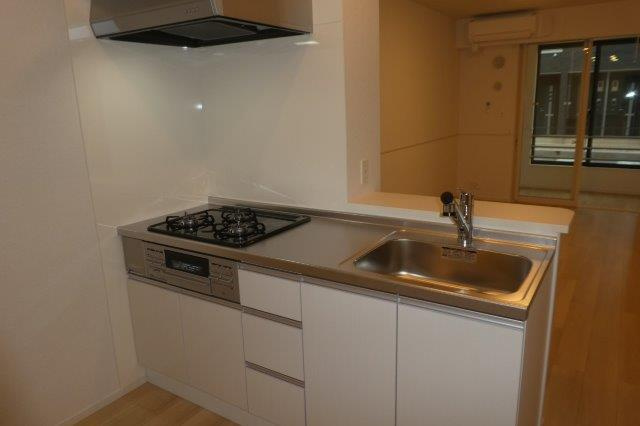 セイバリーＫⅣのキッチン|３口ガスコンロ付システムキッチン