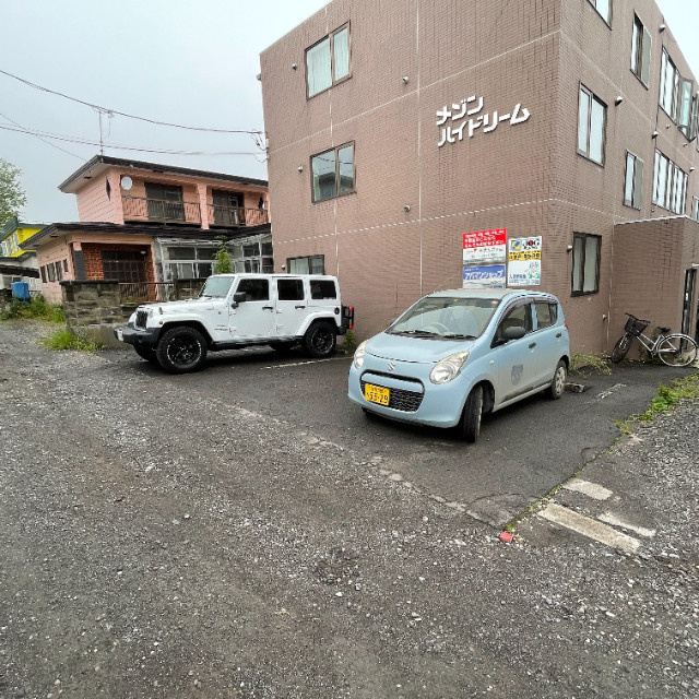 メゾンハイドリームの駐車場