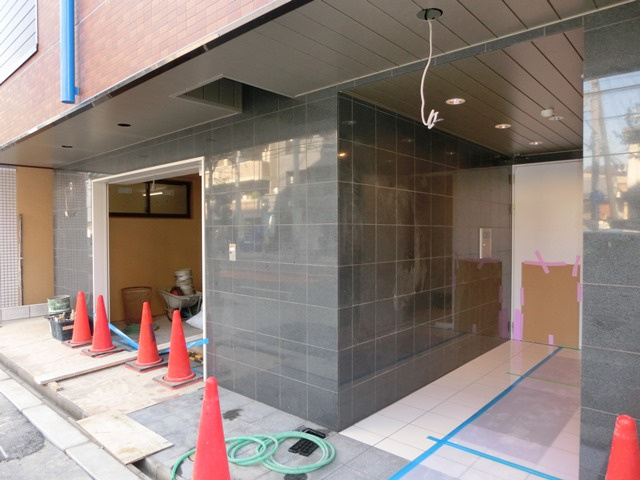 大阪市淀川区新北野３丁目の賃貸マンションのエントランス