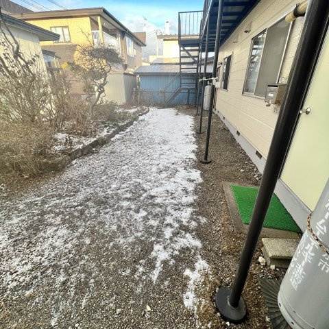 上山アパートの庭