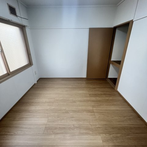 上山アパートの洋室