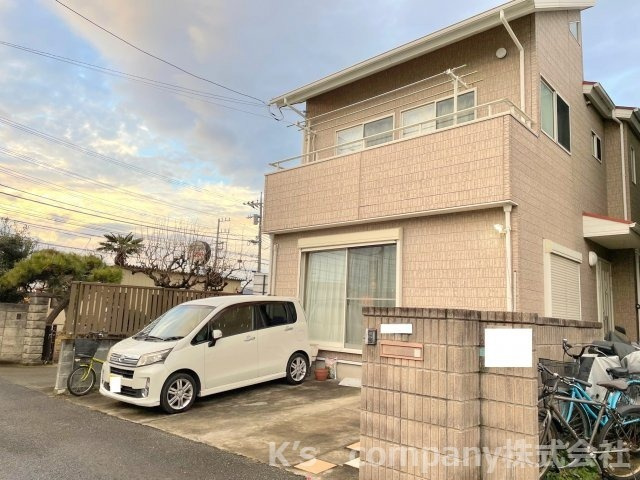 寒川町大曲2丁目　中古戸建の外観|西側は隣地通路の為、開放感があります
