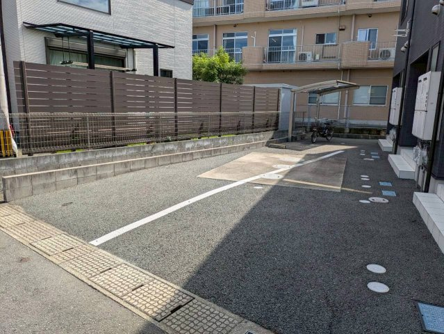 プラステートの駐車場