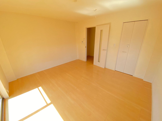 【洋室】 | ファーネスト春口