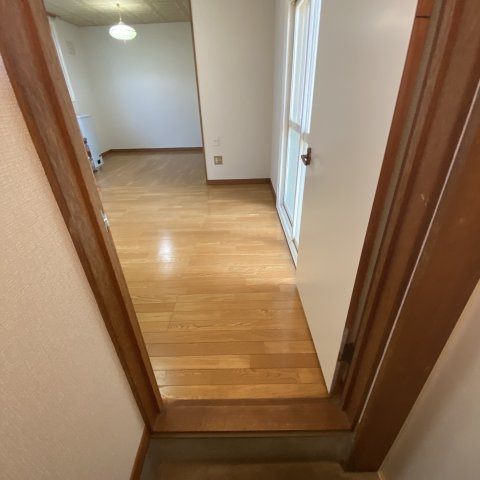 ハイツサンサーラの玄関