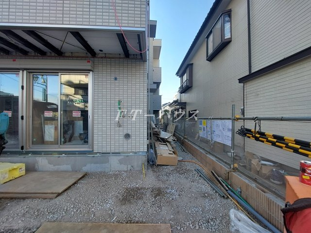 アルメール大久保の駐車場