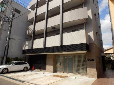 ベリエ茶五の駐車場