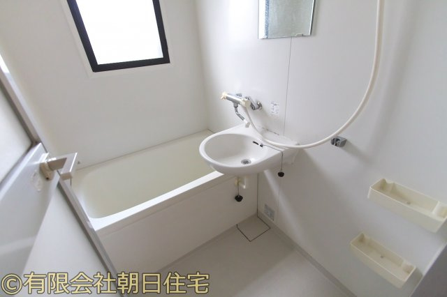 レインボーの浴室