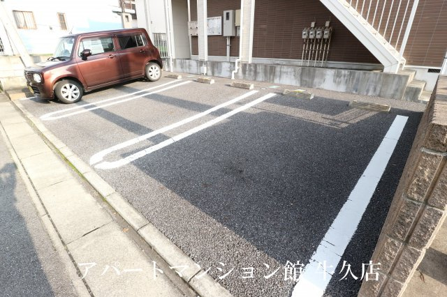 サンセールアダチの駐車場