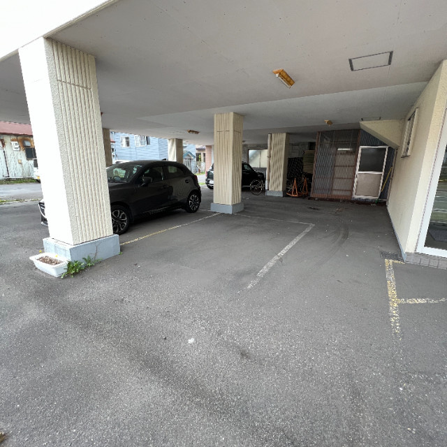 コーポ北栄の駐車場