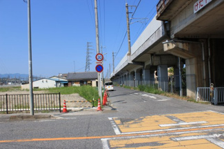 【前面道路含む現地写真】