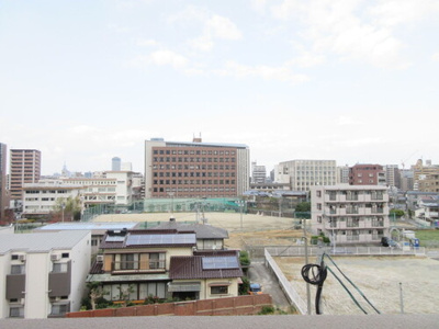 【展望】 | ロイヤルマンショングランデ別府　★プライスホームなら仲介手数料0円です★ | 眺望：５．１畳洋室バルコニーからの眺望     （2022年12月撮影）