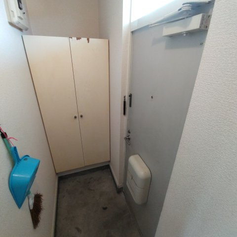 ハイツカーヤの玄関