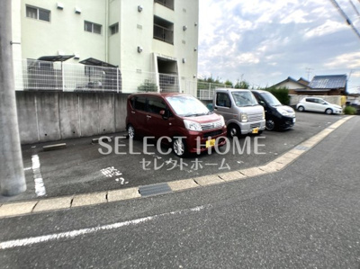 【駐車場】 | ヴィレッジ東海 | 駐車場があるので、車を買う予定の方も安心です
