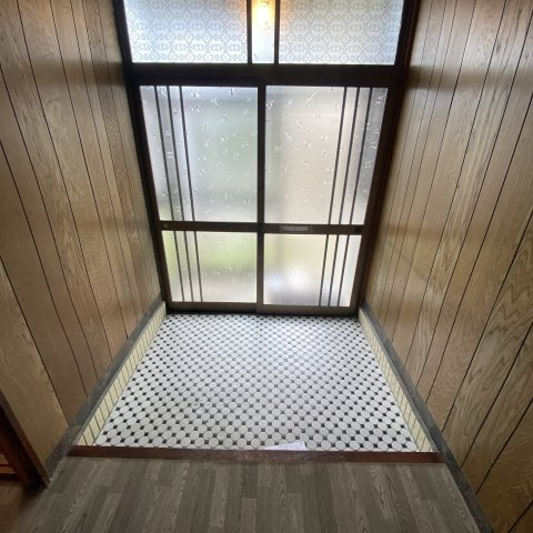 登別市栄町1丁目13-2戸建の玄関