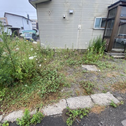 登別市栄町1丁目13-2戸建の駐車場