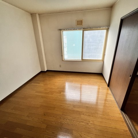 住吉アパートの洋室|ゆったりした洋室です