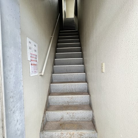 住吉アパートのエントランス|ゆとりのあるエントランスです