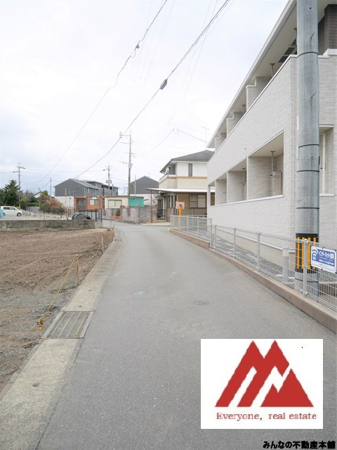鳥栖市曽根崎町2号棟　オール電化　新築戸建　一建設株式会社の前面道路含む現地写真