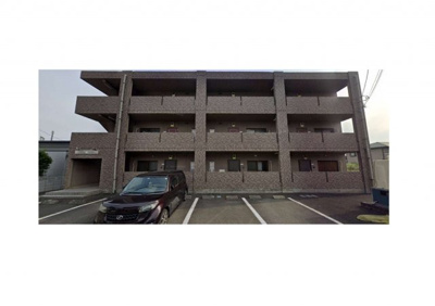 【外観】 | メリア・シエスタ | RC造3階建ファミリータイプ9部屋の建物になります。
駐車場も17台ある為、1世帯2台借りる事も可能です。