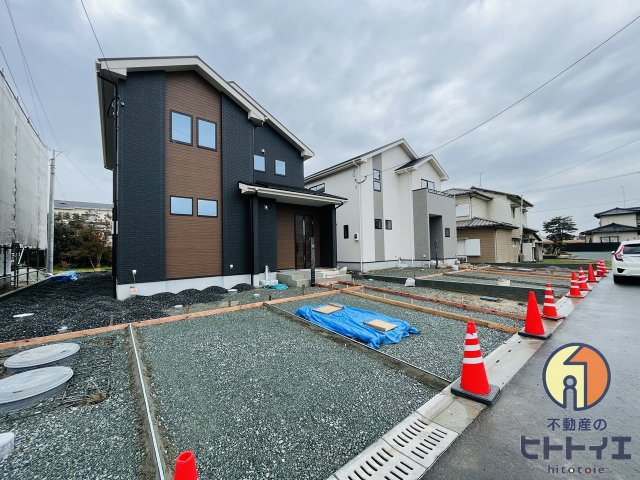 よかタウン馬場1期E号棟の前面道路含む現地写真