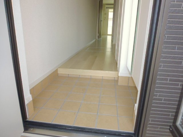 グランド・ルミエール北畝Ⅱの玄関