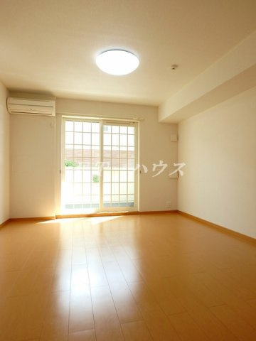 プラウド幕張本郷Ⅴの居間・リビング