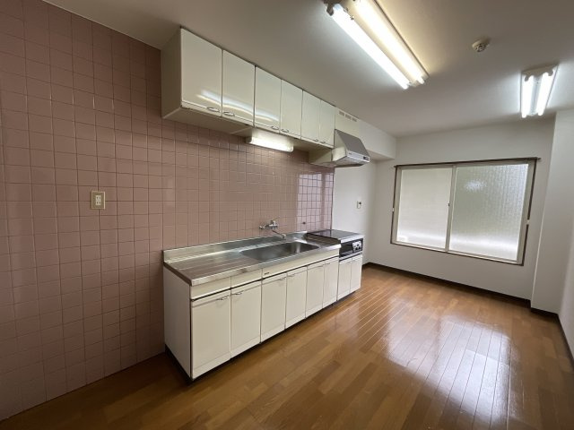 【居間・リビング】 | サンマルコ壱番館 | ダイニングキッチンです