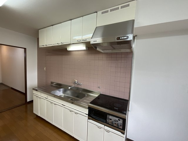 【キッチン】 | サンマルコ壱番館 | IH3口コンロのシステムキッチンです