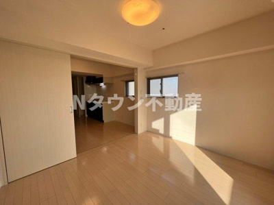 【洋室】 | エステムプラザ名古屋駅前プライムタワー | ゆったり過ごせる居間です