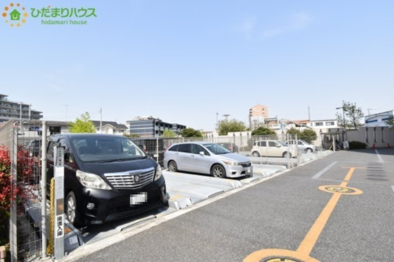 ベルドゥムール北鴻巣の駐車場