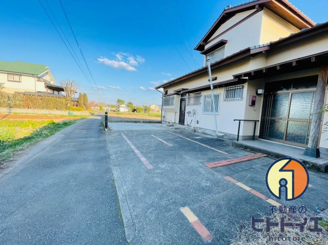鶴田借家の駐車場