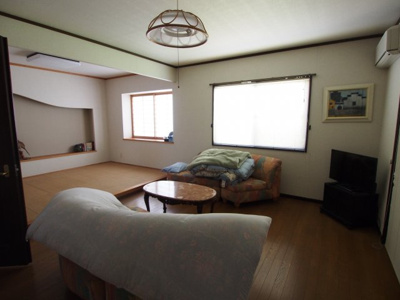 【洋室】 | 中古戸建 南向台１丁目 | 一部屋に10帖の洋室と6帖の和室があります。