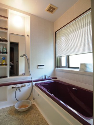 【浴室】 | 中古戸建 南向台１丁目 | 足を伸ばしてゆっくり湯船につかれば、一日の疲れも取れますね。