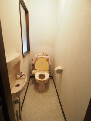 【トイレ】 | 中古戸建 南向台１丁目 | 1階トイレです。トイレ内に手洗い場があります。