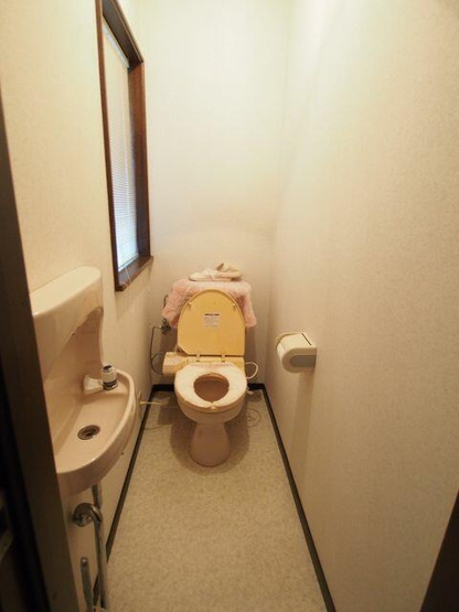 【トイレ】 | 1階トイレです。トイレ内に手洗い場があります。