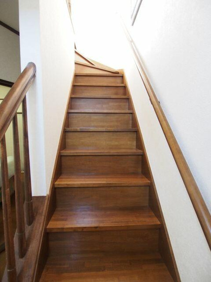 【内装】 | 階段には手すりが付いています。
