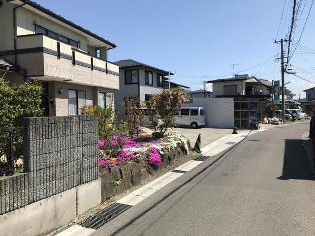 【前面道路含む現地写真】 | 南側約4.0ｍの公道に接しています。駐車3台可能です。
