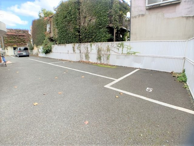 アモーレヨシノの駐車場
