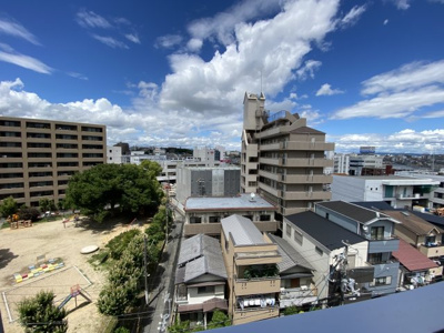 【展望】 | レジリエント江坂穂波町 | バルコニーからの景色は周辺の建物より目線が高く見渡せます