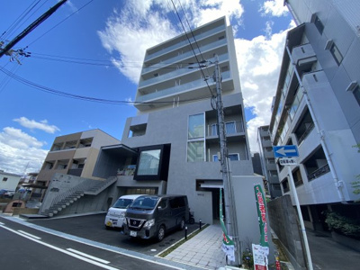 【外観】 | レジリエント江坂穂波町 | 2022年5月に完成した新築マンションです。8階建てです。