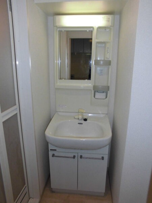 【洗面所】 | コスモス御笠川(コスモスミカサガワ) | 別号室の写真になります。現況優先。