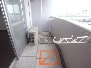 【バルコニー】 | コスモス御笠川(コスモスミカサガワ) | 別号室の写真になります。現況優先。