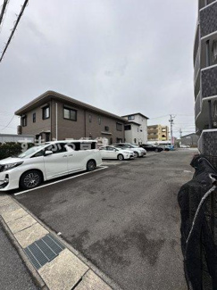 【駐車場】