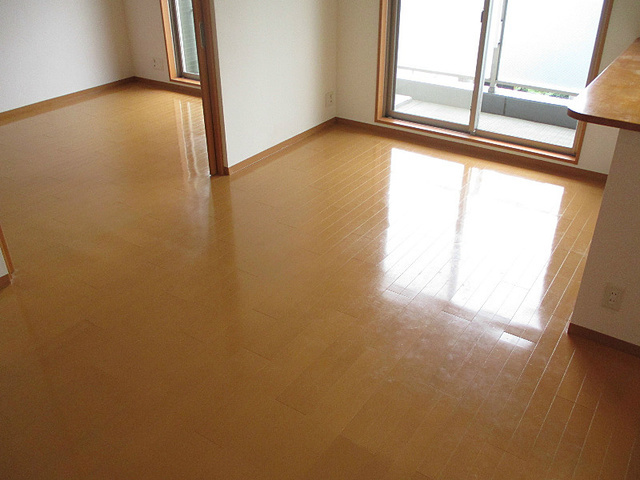 サンライト緑園の居間・リビング