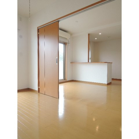 サンライト緑園の居間・リビング