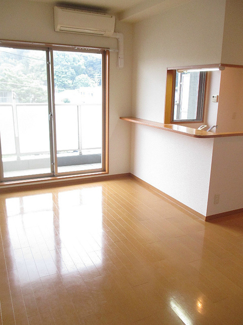 サンライト緑園の居間・リビング