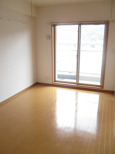 サンライト緑園の居間・リビング