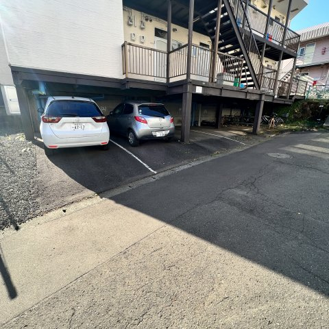 学）大昭グリーンヒル３の駐車場