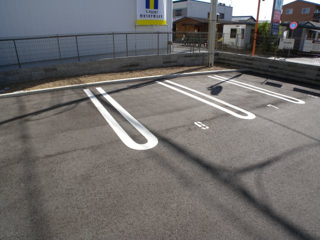サニーハイツ大村の駐車場
